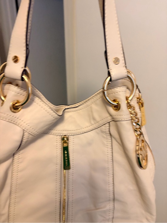 Michael Kors Handbags - Michael Kors Moxley Shoulder Bag Cream Off White Leather Gold Hardware Tote EUC